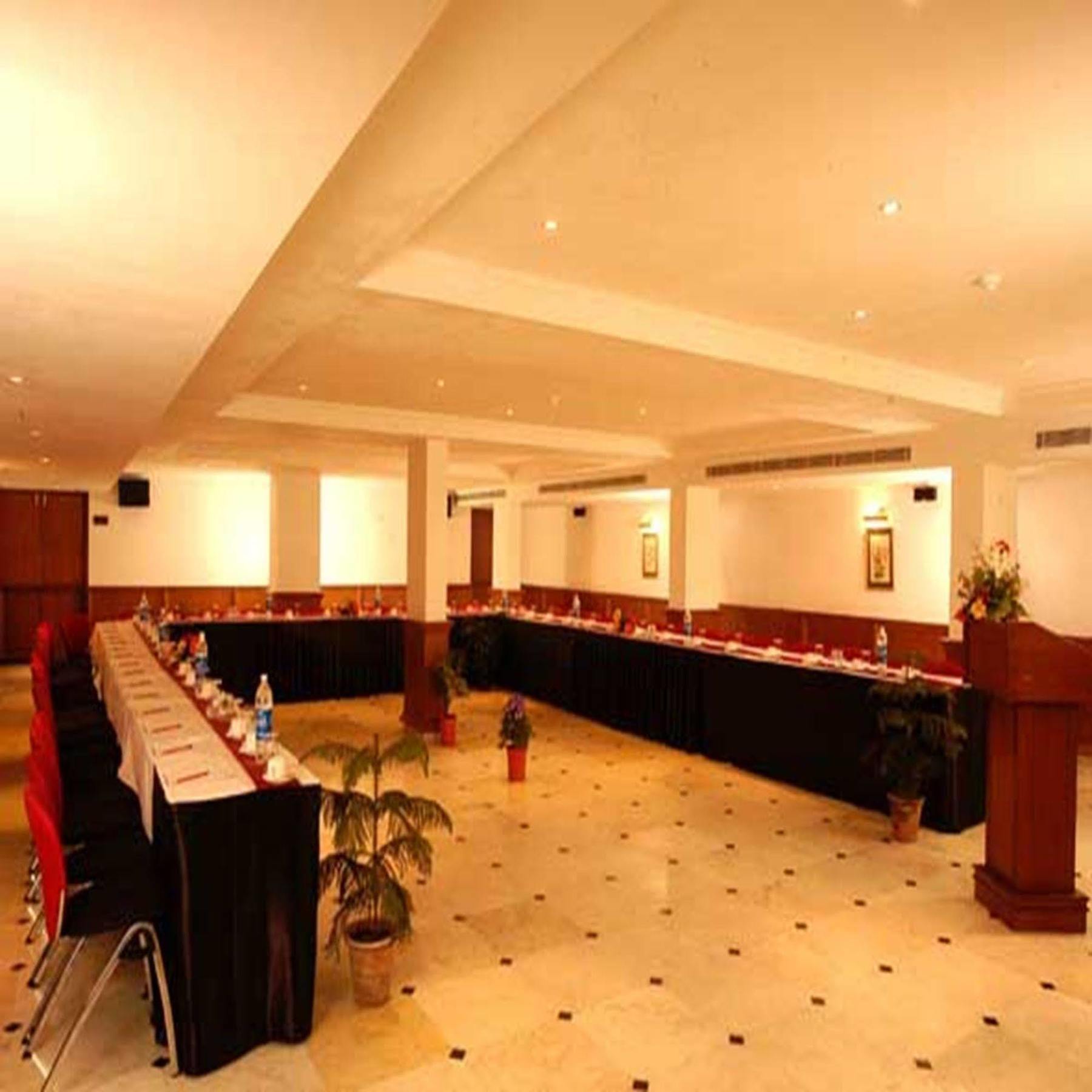 The Royal Plaza Gangtok Hotel Buitenkant foto