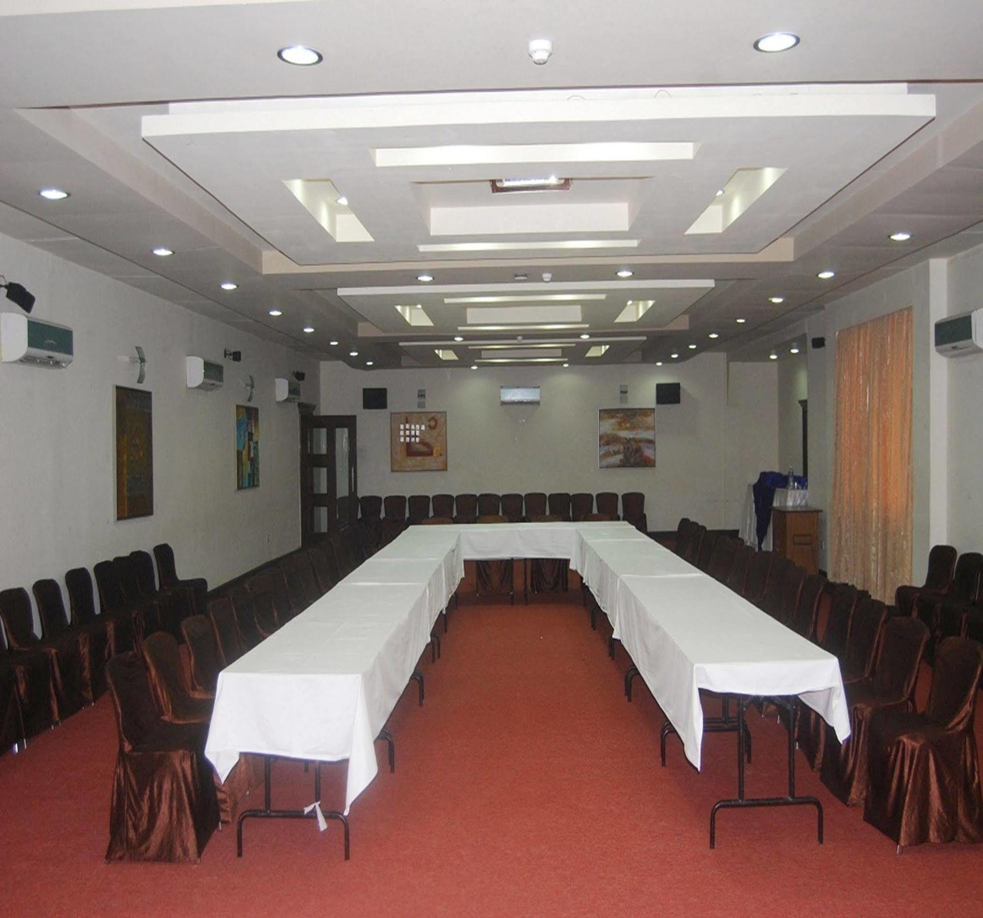 The Royal Plaza Gangtok Hotel Buitenkant foto
